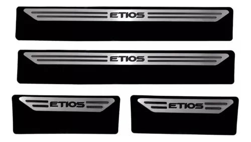 Cubre Zócalo Acero Inoxidable Toyota Etios 4 Puertas